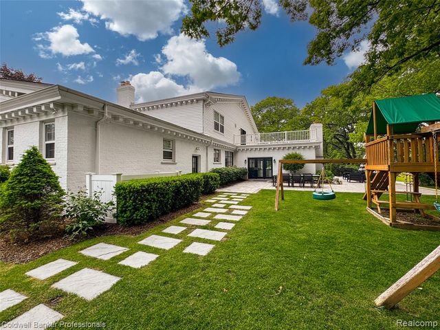 477 Dunston Road, Bloomfield Hills, MI 48304