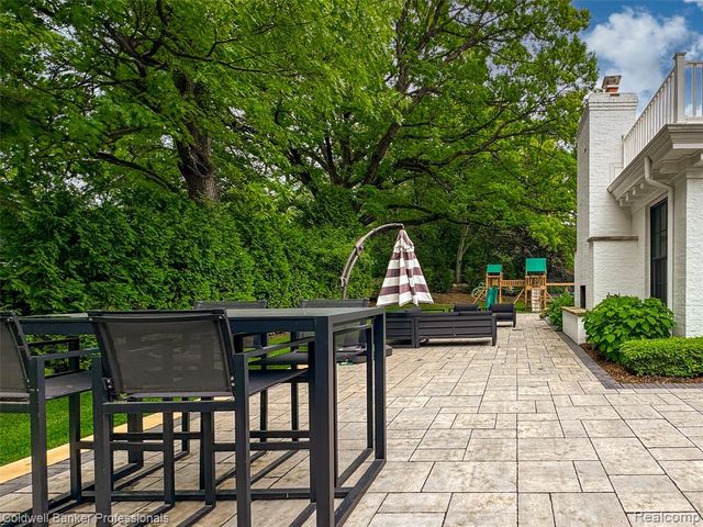 477 Dunston Road, Bloomfield Hills, MI 48304