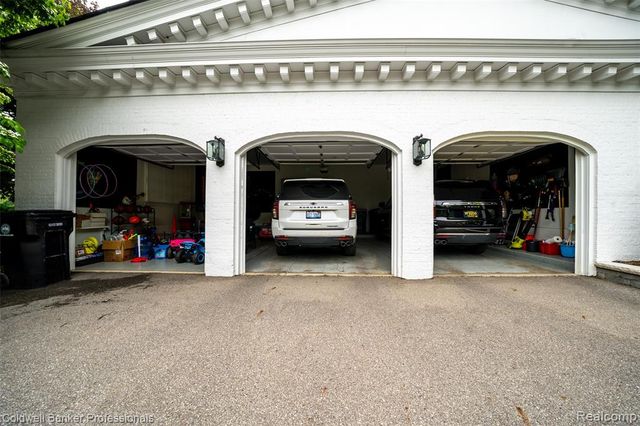 477 Dunston Road, Bloomfield Hills, MI 48304