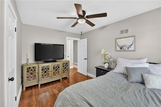 8117 Summit Street, Kansas City, MO 64114