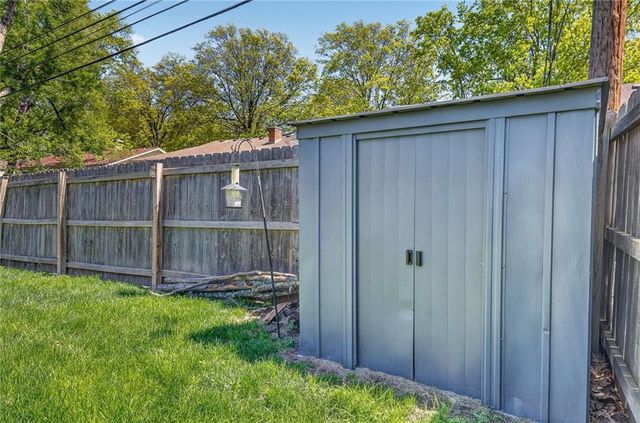 8117 Summit Street, Kansas City, MO 64114