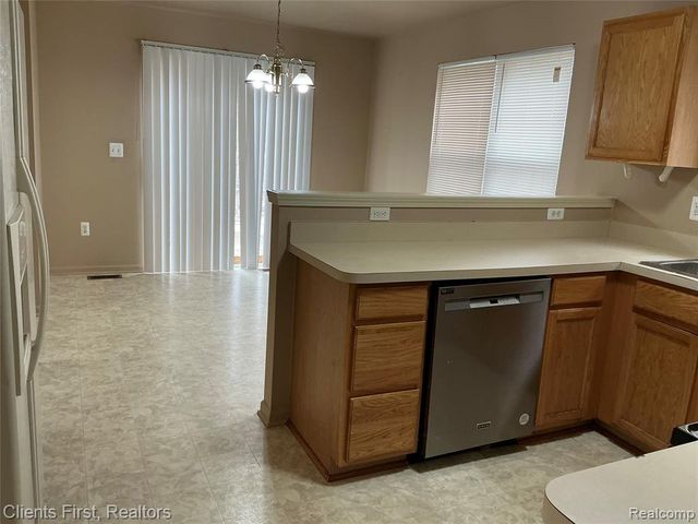 48161 Nottinghill Lane, Canton, MI 48188