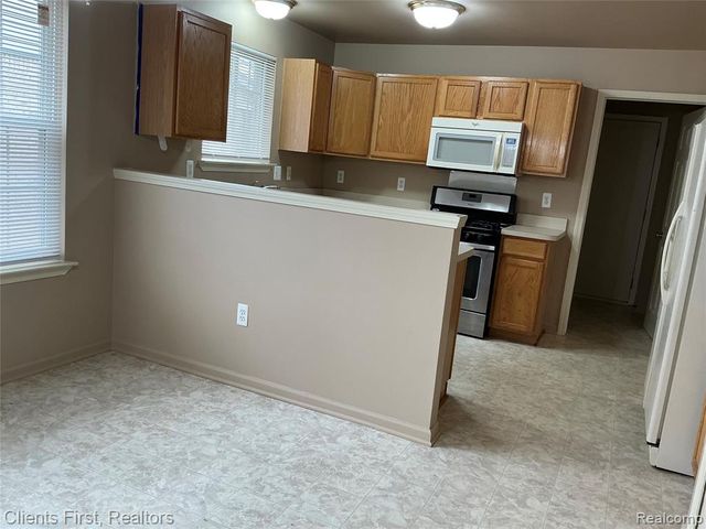 48161 Nottinghill Lane, Canton, MI 48188