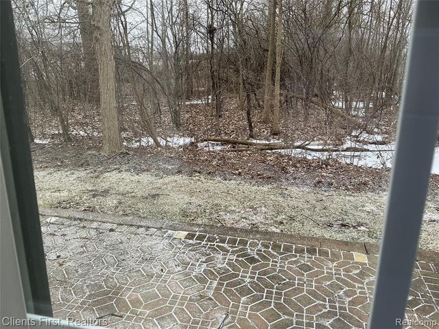 48161 Nottinghill Lane, Canton, MI 48188