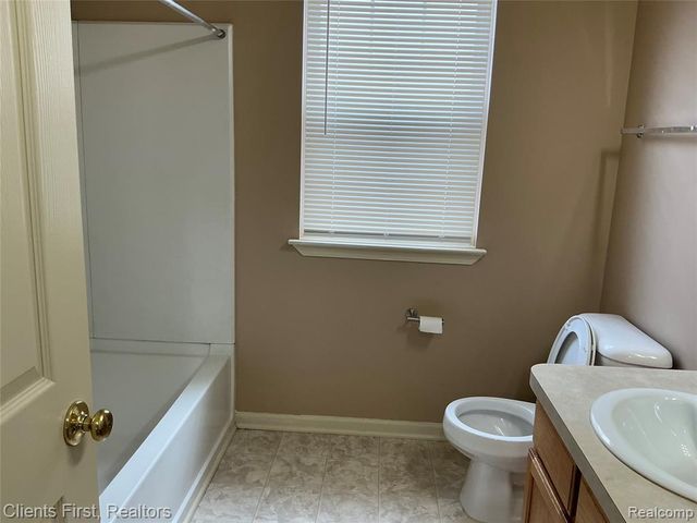 48161 Nottinghill Lane, Canton, MI 48188