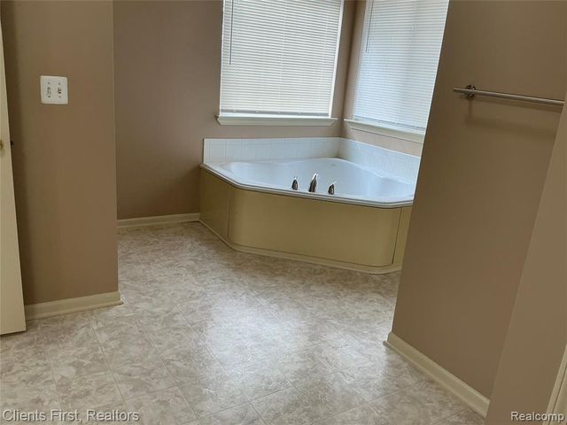 48161 Nottinghill Lane, Canton, MI 48188