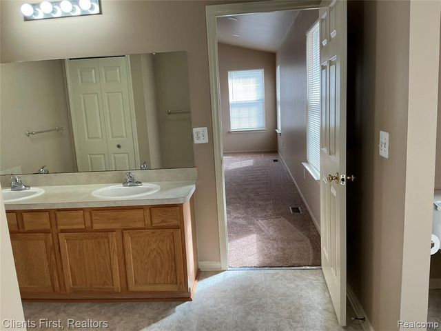 48161 Nottinghill Lane, Canton, MI 48188