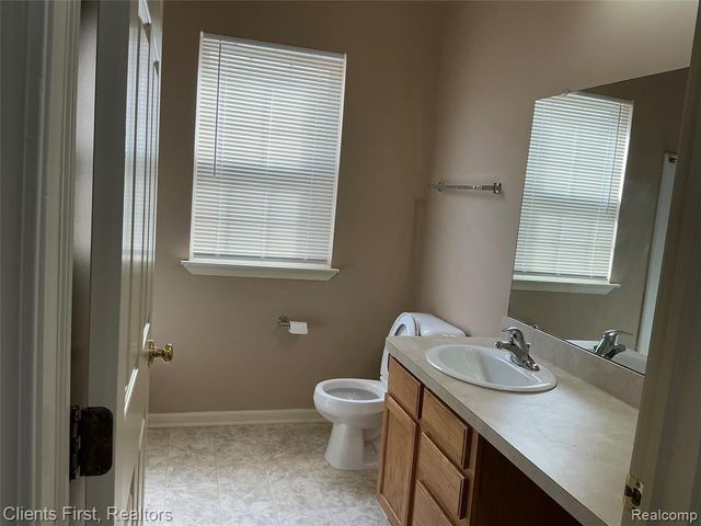 48161 Nottinghill Lane, Canton, MI 48188