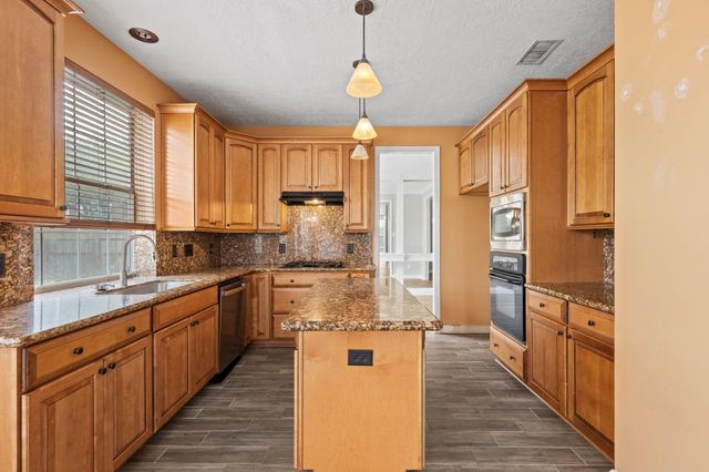 6931 Royal Knoll Court, Pasadena, TX 77505