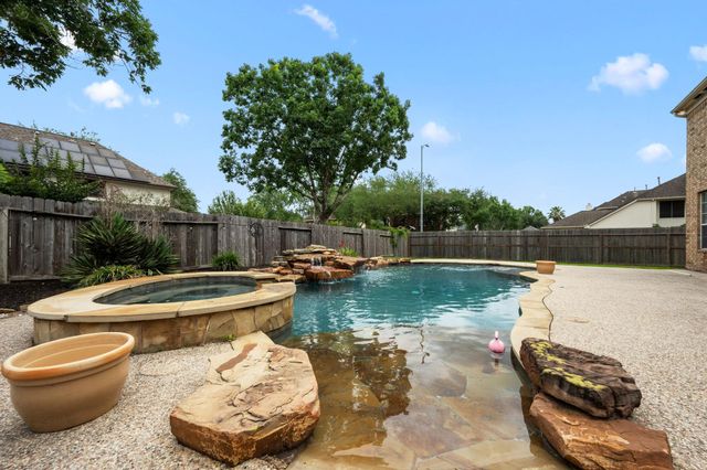6931 Royal Knoll Court, Pasadena, TX 77505