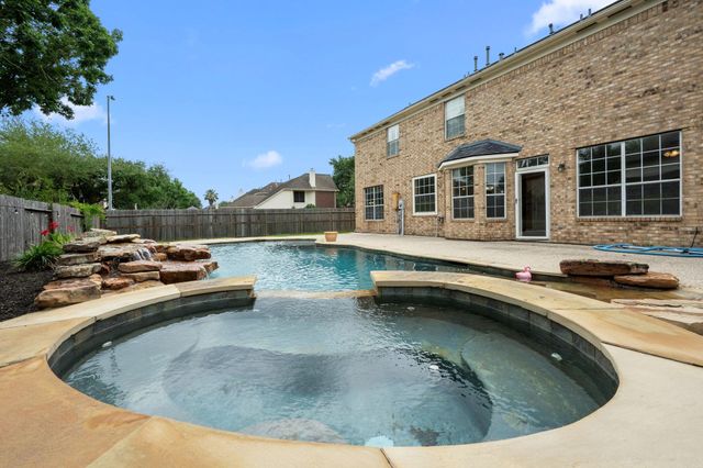 6931 Royal Knoll Court, Pasadena, TX 77505