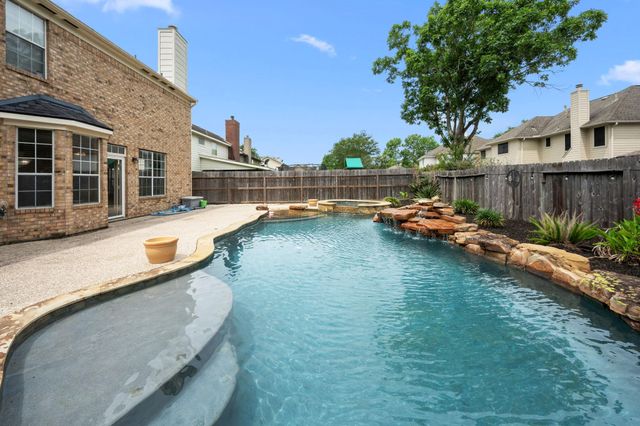 6931 Royal Knoll Court, Pasadena, TX 77505