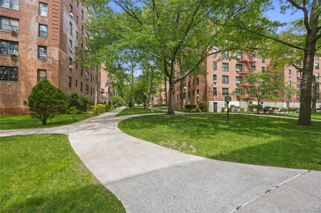 83-20 98 Street 4E, Woodhaven, NY 11421