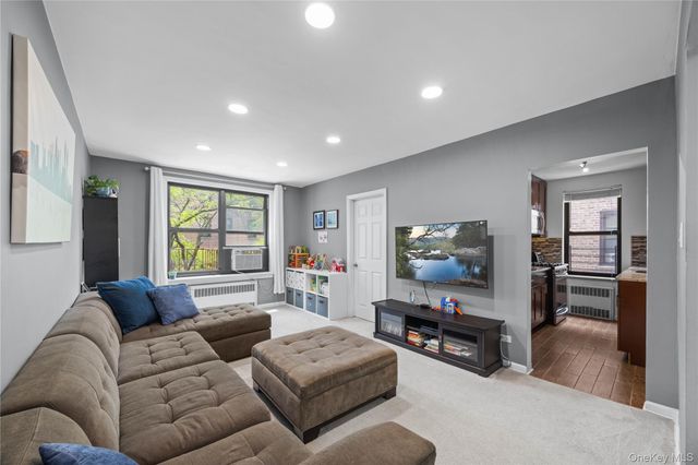 83-20 98 Street 4E, Woodhaven, NY 11421