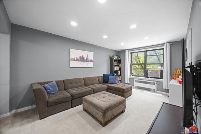 83-20 98 Street 4E, Woodhaven, NY 11421