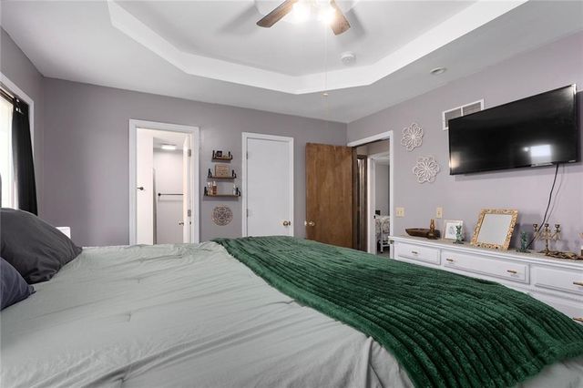 1933 Meadowlane Street, Kearney, MO 64060