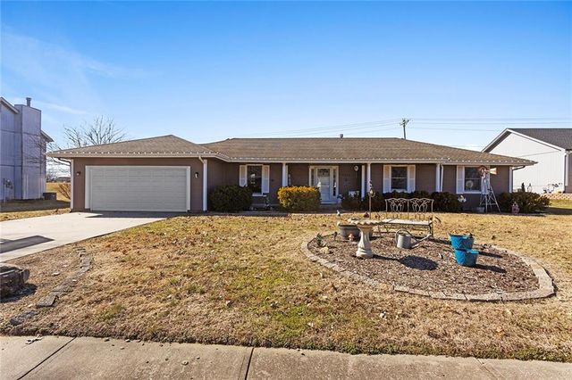 1933 Meadowlane Street, Kearney, MO 64060