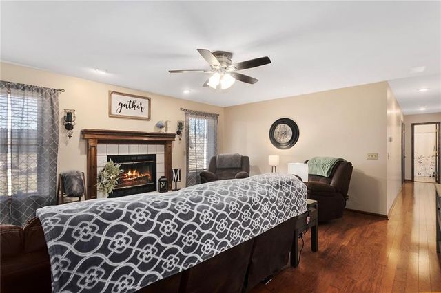 1933 Meadowlane Street, Kearney, MO 64060