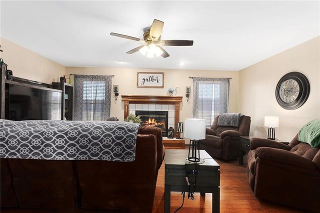 1933 Meadowlane Street, Kearney, MO 64060