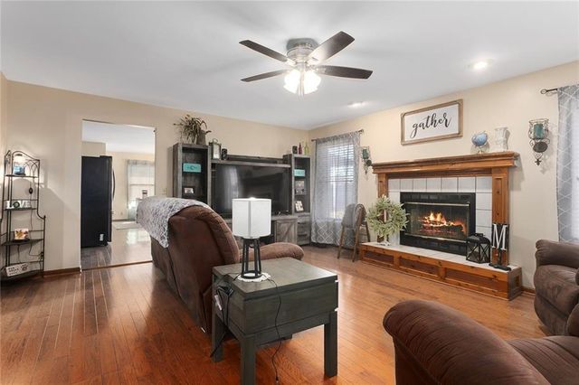 1933 Meadowlane Street, Kearney, MO 64060