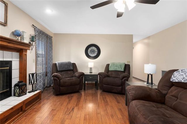 1933 Meadowlane Street, Kearney, MO 64060