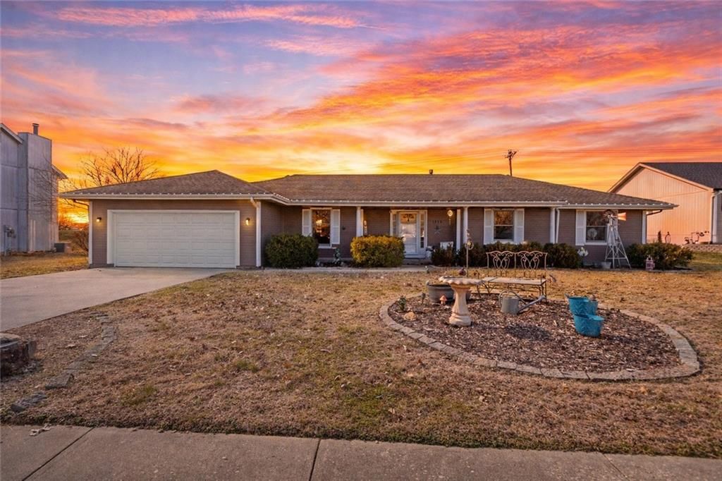 1933 Meadowlane Street, Kearney, MO 64060