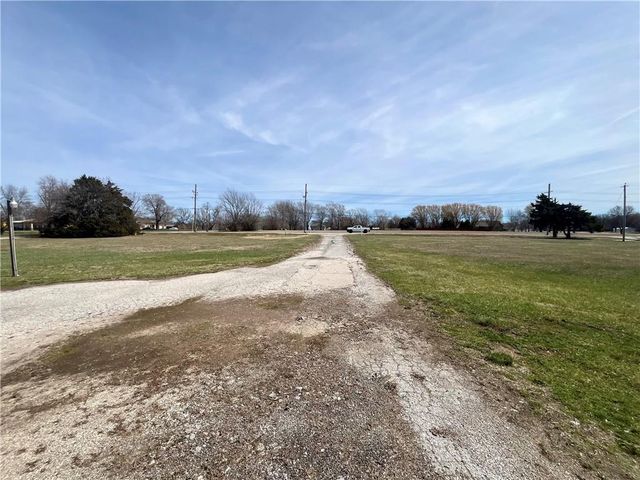 19206 Metcalf Avenue, Stilwell, KS 66085