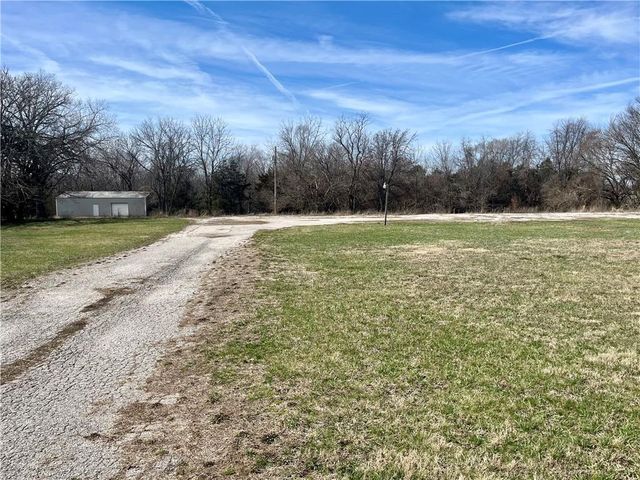 19206 Metcalf Avenue, Stilwell, KS 66085