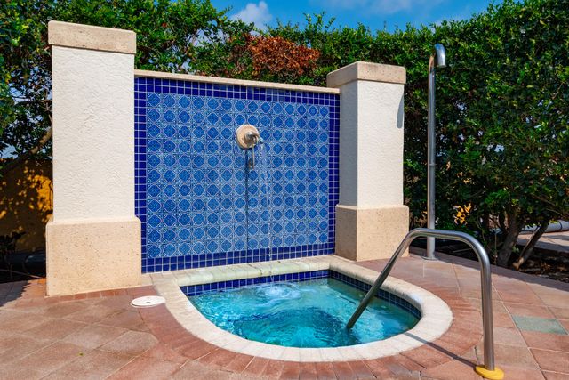 403 S Sapodilla Avenue 207, West Palm Beach, FL 33401