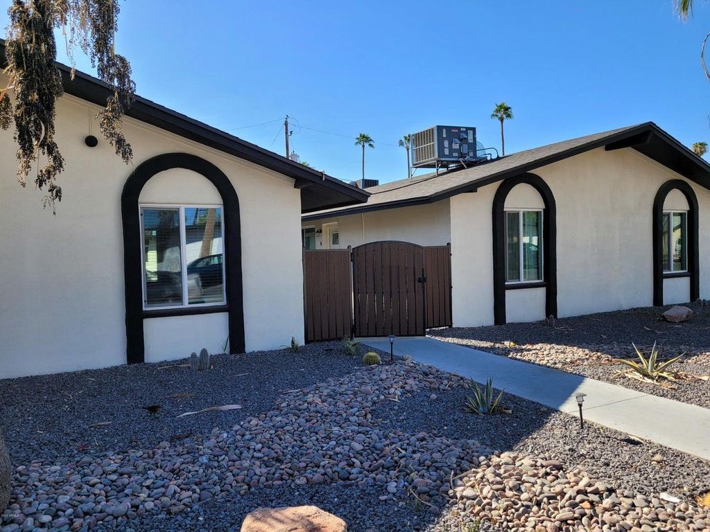 6713 E Cheery Lynn Road 2, Scottsdale, AZ 85251