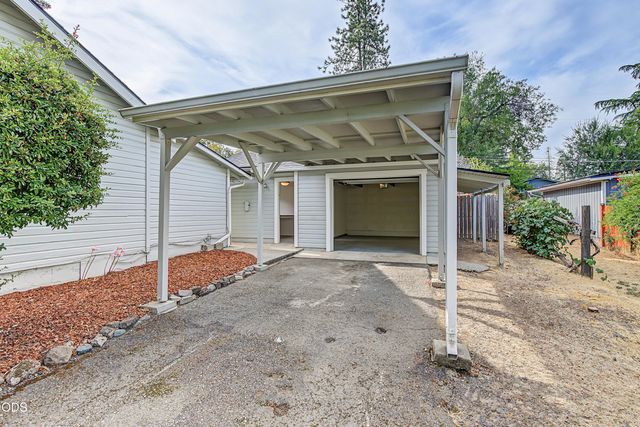 2222 Aloha Avenue, Medford, OR 97504