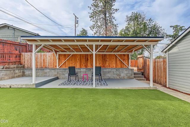2222 Aloha Avenue, Medford, OR 97504