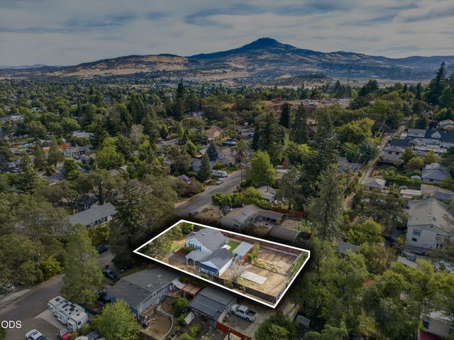 2222 Aloha Avenue, Medford, OR 97504