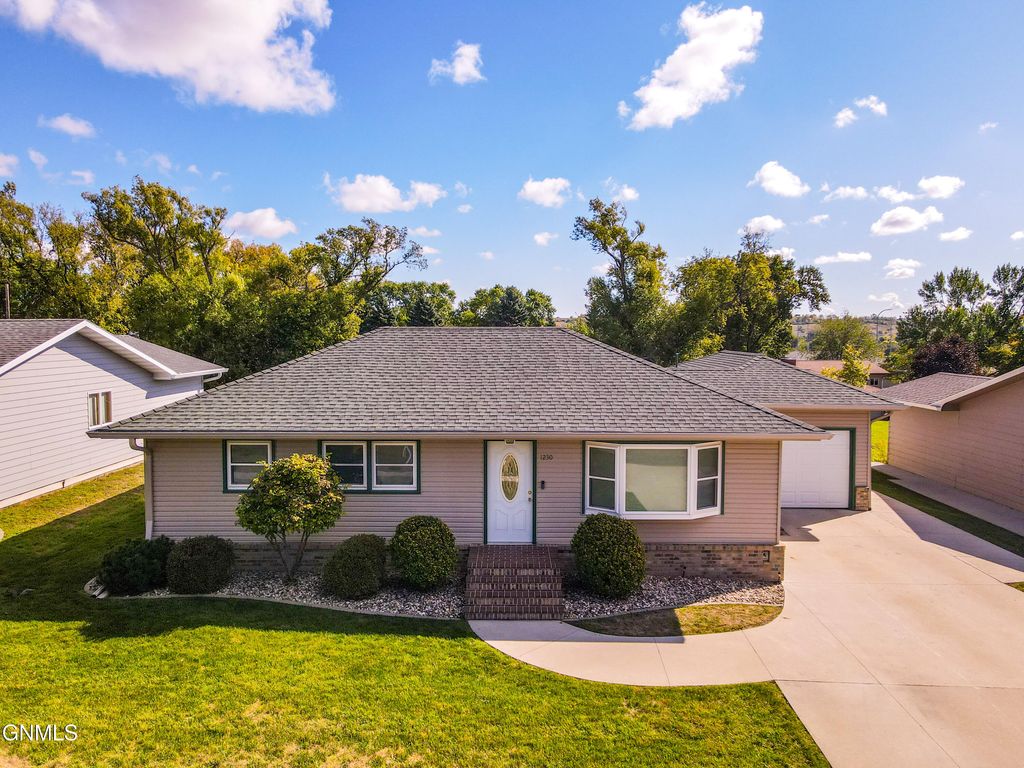 1230 Central Avenue N, Valley City, ND 58072 photo 2