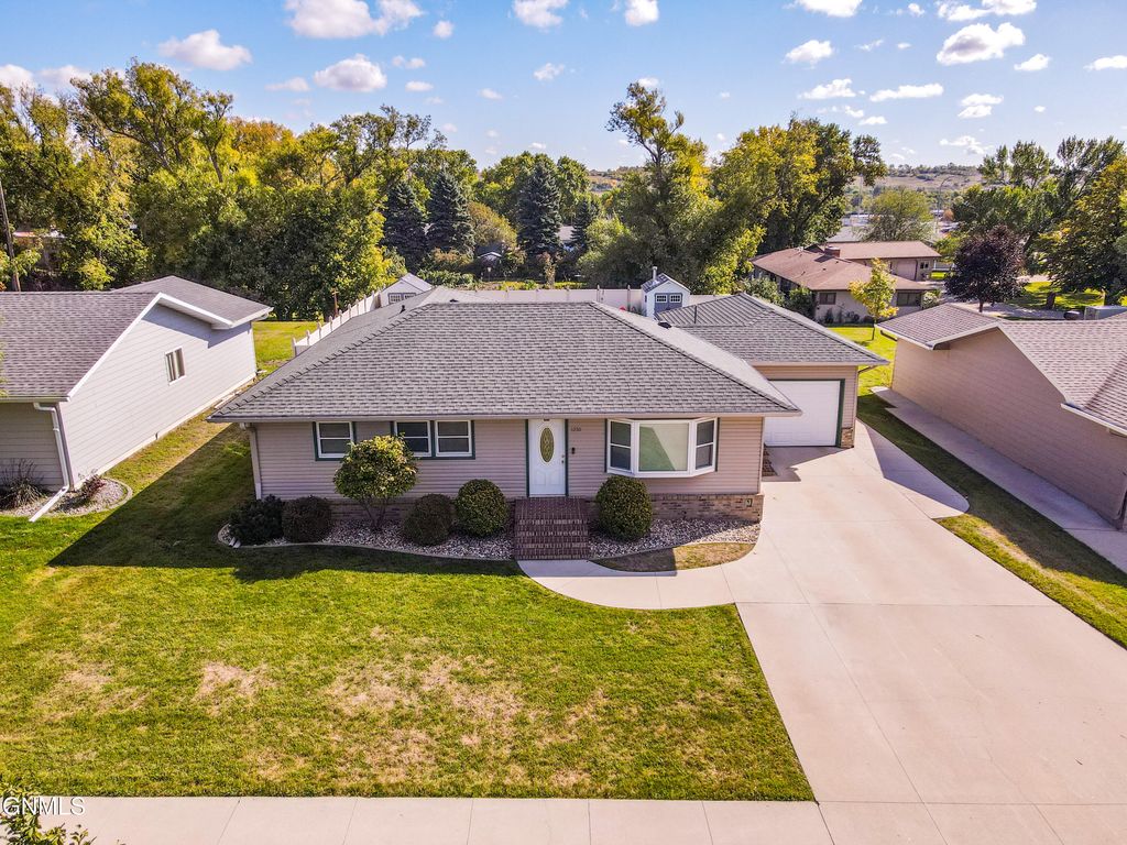 1230 Central Avenue N, Valley City, ND 58072 photo 3