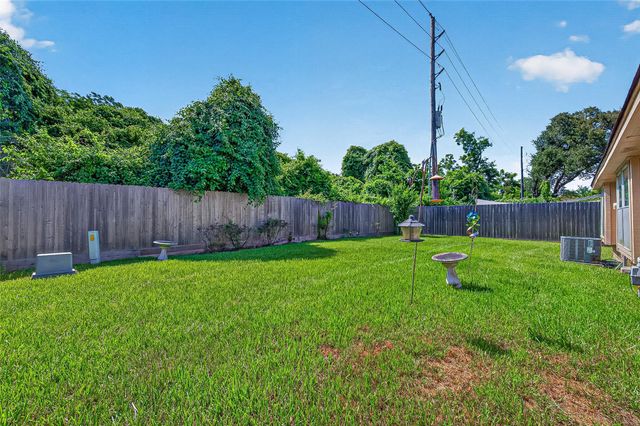 16314 Maple Downs Lane, Sugar Land, TX 77498
