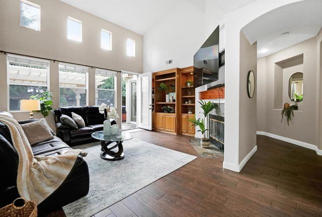 327 327 Brookview Way, Hayward, CA 94544