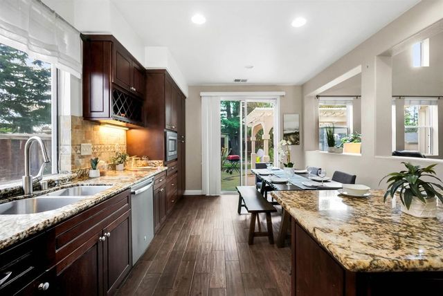 327 327 Brookview Way, Hayward, CA 94544