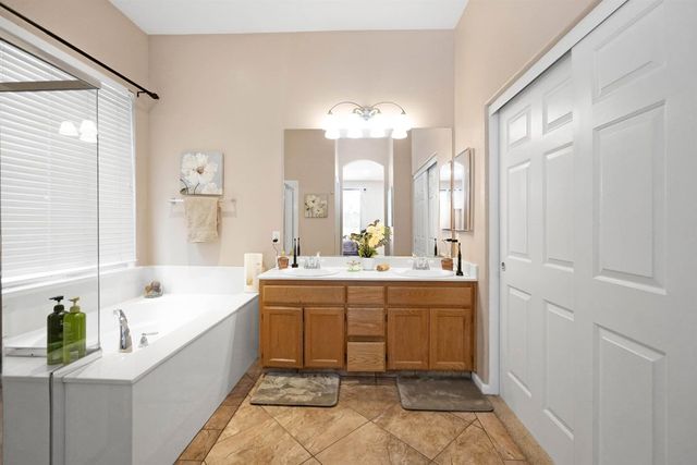 327 327 Brookview Way, Hayward, CA 94544