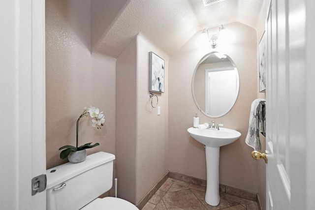 327 327 Brookview Way, Hayward, CA 94544