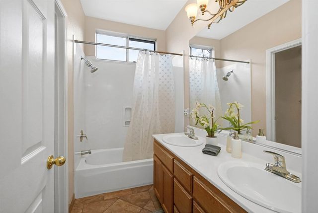 327 327 Brookview Way, Hayward, CA 94544