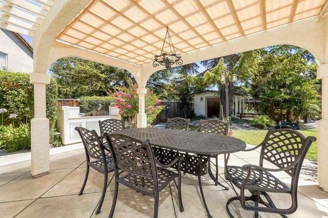 327 327 Brookview Way, Hayward, CA 94544