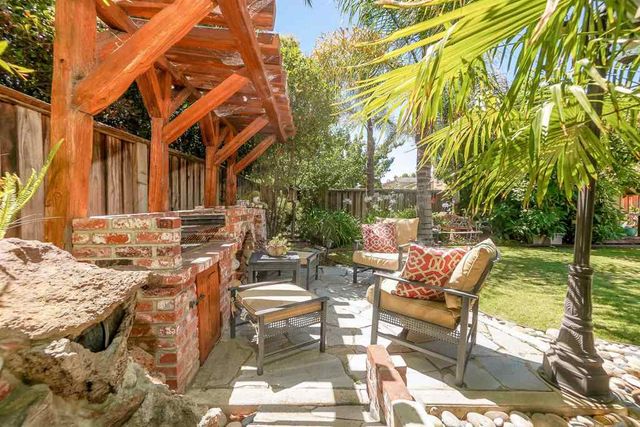 327 327 Brookview Way, Hayward, CA 94544