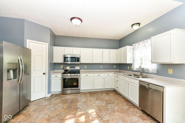 5880 Gadsen Drive, Plainfield, IN 46168