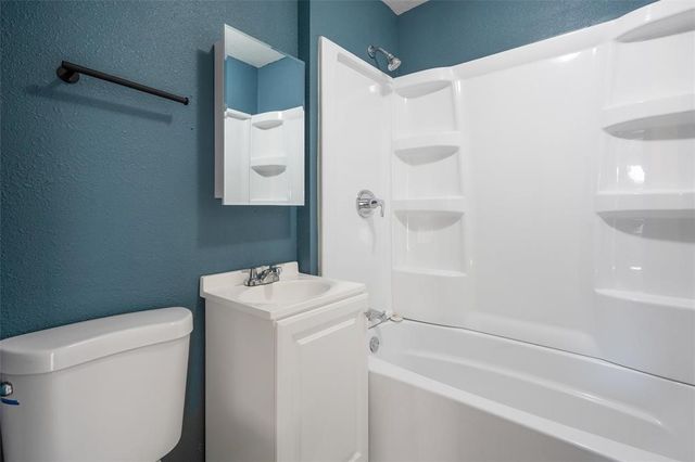 410 E 10th Street N, Newton, IA 50208