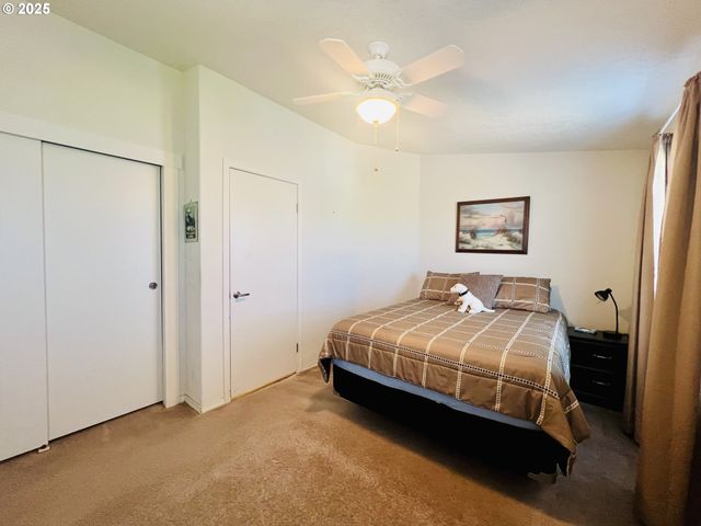 104 ANGELCREST Ct, Roseburg, OR 97471