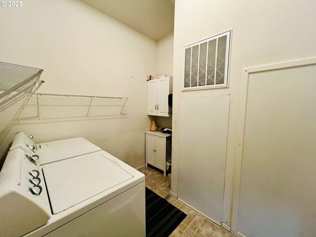 104 ANGELCREST Ct, Roseburg, OR 97471