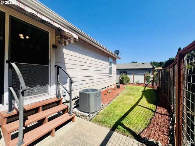 104 ANGELCREST Ct, Roseburg, OR 97471