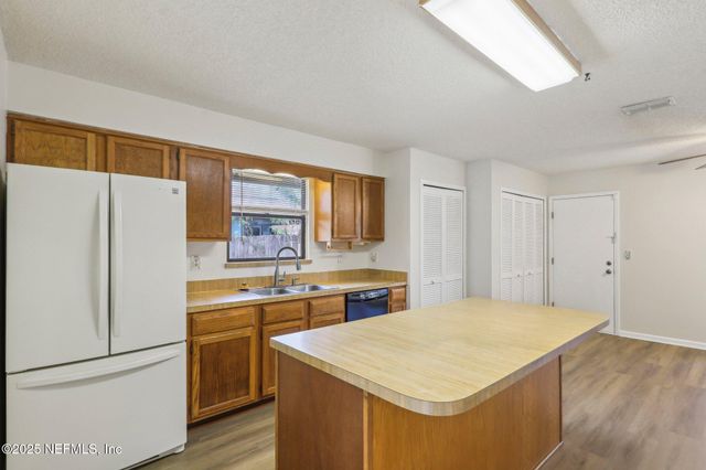 2566 SANDLEWOOD Circle, Orange Park, FL 32065