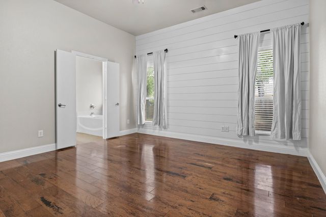 537 Shady Oaks Trail, Burleson, TX 76028